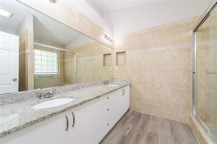 Image No.15-3 Bed House for sale