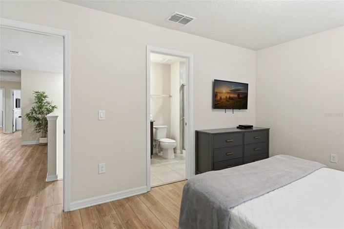Image No.38-5 Bed House for sale