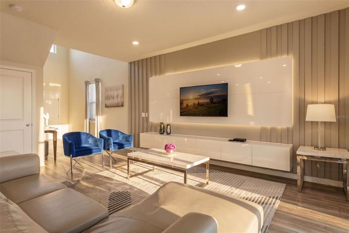 Image No.8-5 Bed House for sale
