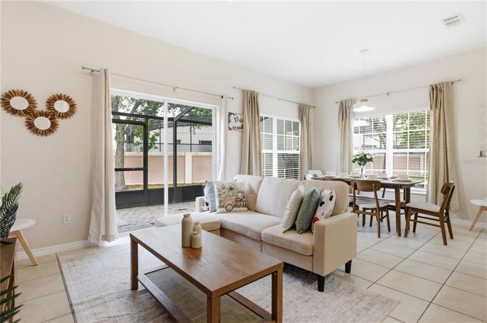 Image No.18-5 Bed Townhouse for sale