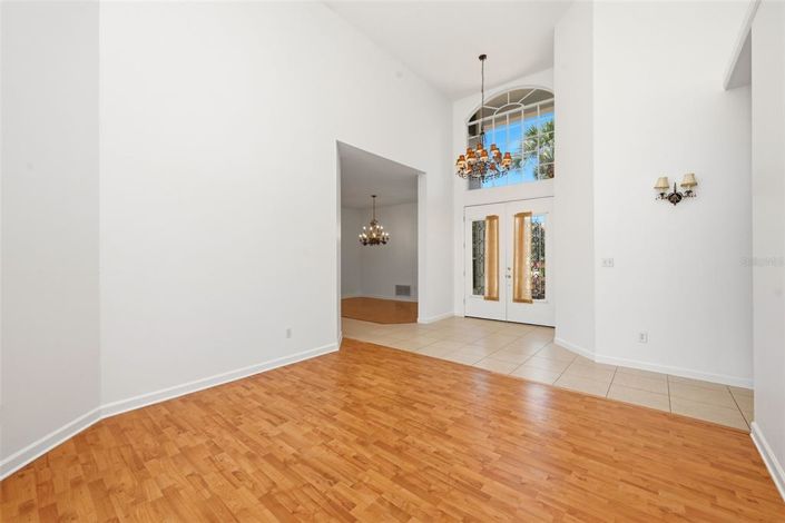 Image No.11-5 Bed House for sale