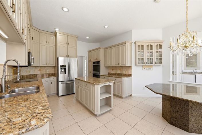 Image No.17-5 Bed House for sale