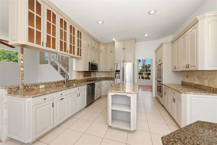 Image No.18-5 Bed House for sale