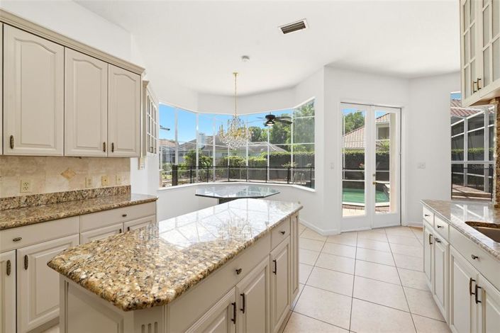 Image No.19-5 Bed House for sale