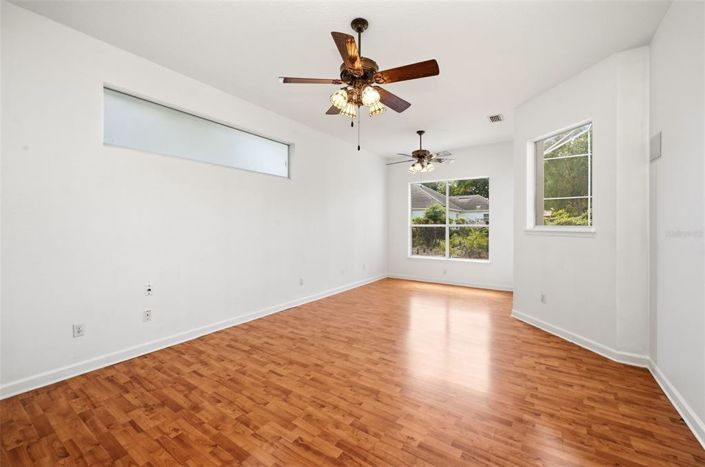 Image No.22-5 Bed House for sale