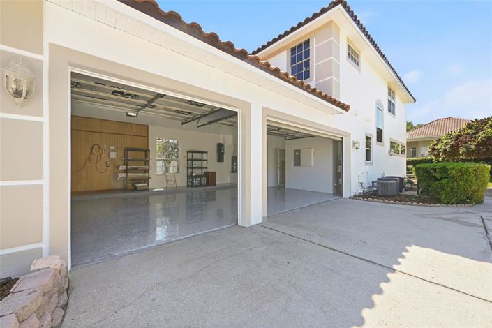 Image No.40-5 Bed House for sale