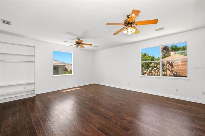 Image No.52-5 Bed House for sale