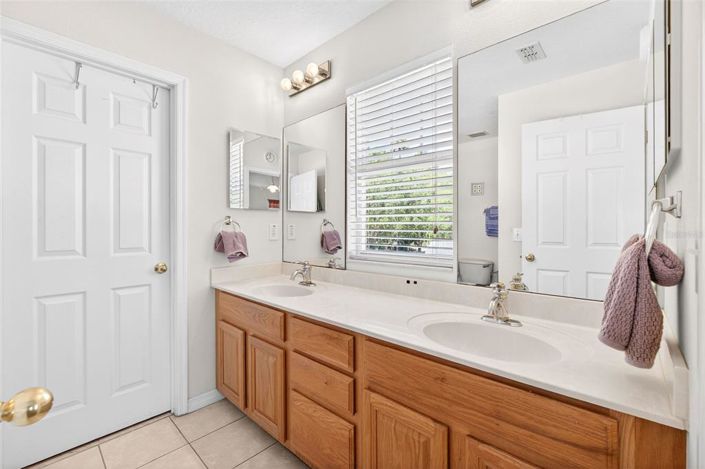 Image No.18-2 Bed Townhouse for sale