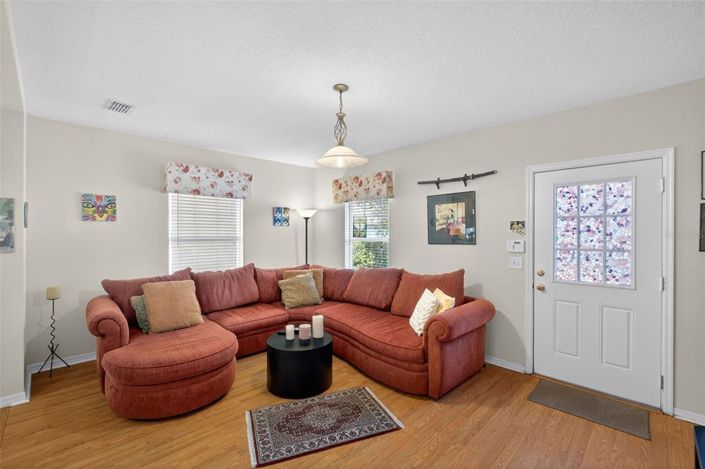 Image No.7-2 Bed Townhouse for sale