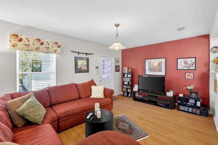 Image No.8-2 Bed Townhouse for sale