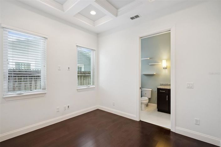 Image No.26-3 Bed Townhouse for sale