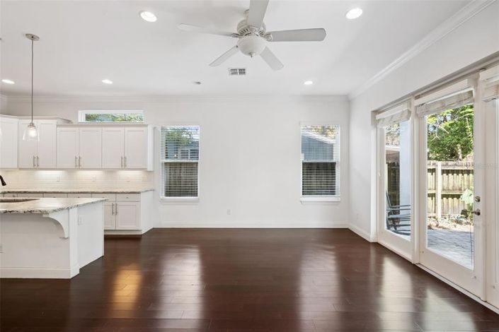 Image No.4-3 Bed Townhouse for sale