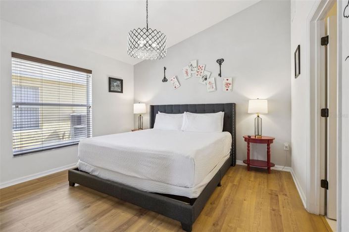 Image No.6-4 Bed House for sale