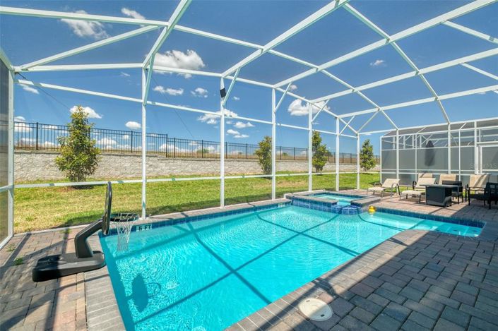 Image No.2-Maison de 8 chambres à vendre à Saint John