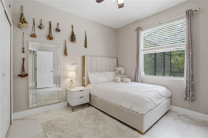 Image No.25-4 Bed House for sale