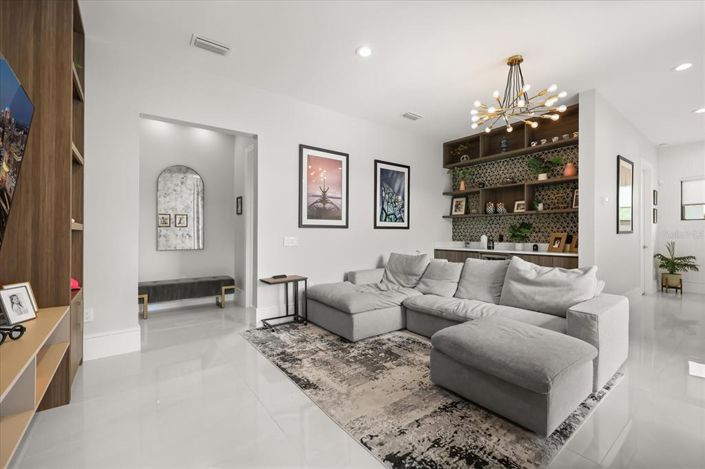 Image No.40-4 Bed House for sale