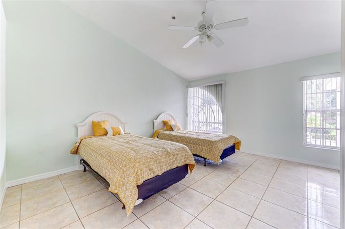 Image No.23-3 Bed Townhouse for sale