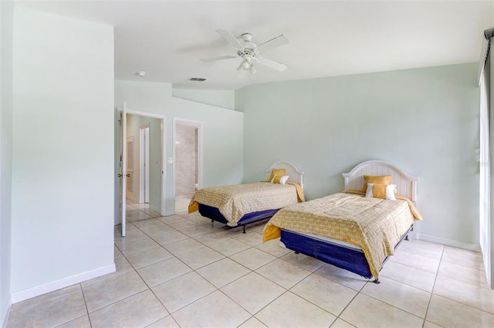 Image No.24-3 Bed Townhouse for sale