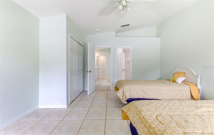 Image No.25-3 Bed Townhouse for sale