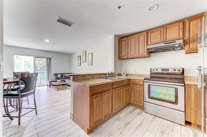 Image No.3-3 Bed Townhouse for sale