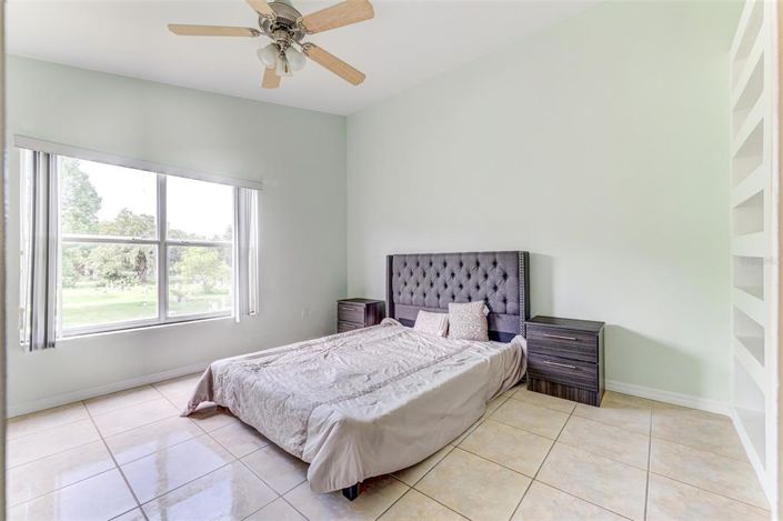 Image No.34-3 Bed Townhouse for sale