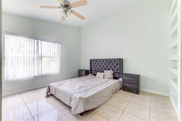 Image No.35-3 Bed Townhouse for sale