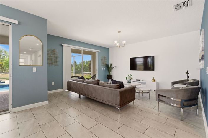 Image No.12-6 Bed House for sale