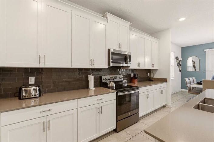 Image No.18-6 Bed House for sale