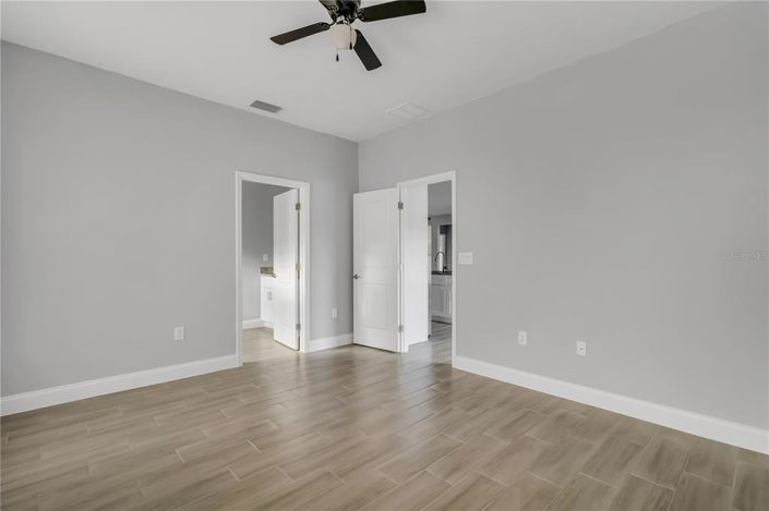 Image No.23-3 Bed House for sale