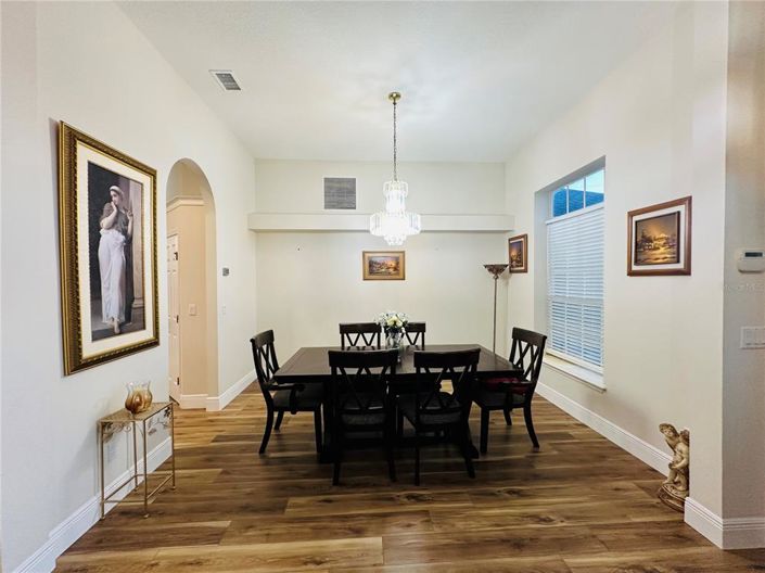 Image No.10-4 Bed House for sale