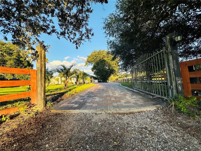 Image No.6-4 Bed House for sale