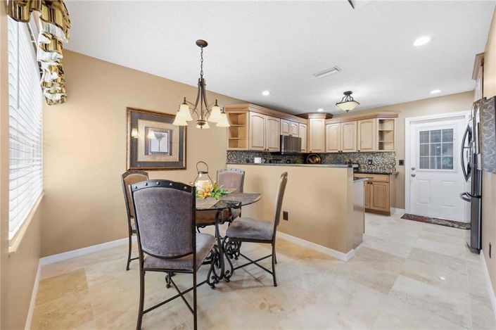 Image No.10-3 Bed House for sale