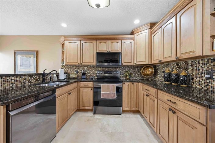 Image No.11-3 Bed House for sale