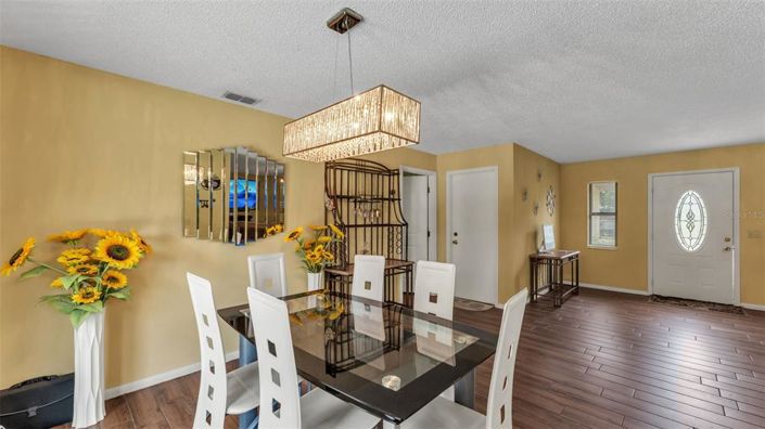 Image No.10-4 Bed House for sale