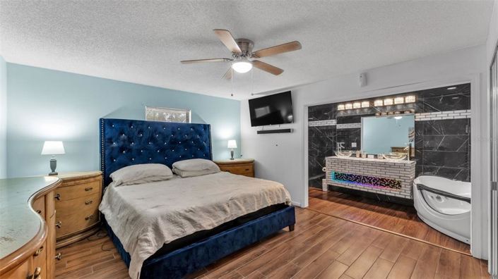 Image No.15-4 Bed House for sale