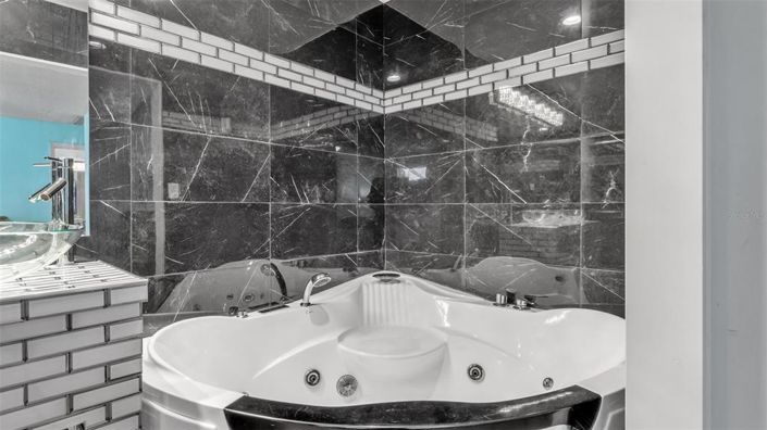 Image No.19-4 Bed House for sale