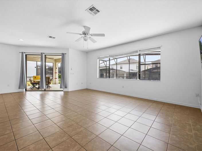 Image No.11-5 Bed House for sale