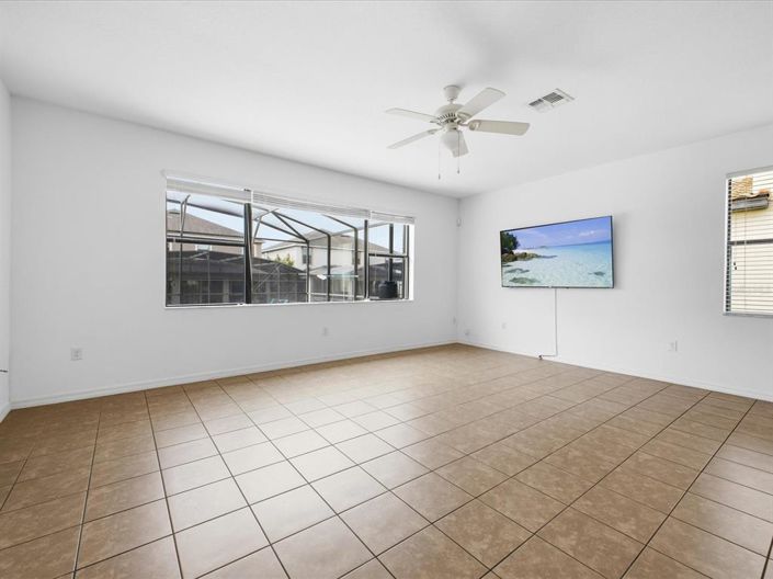 Image No.8-5 Bed House for sale