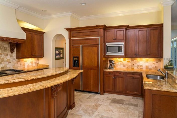 Image No.18-6 Bed House for sale