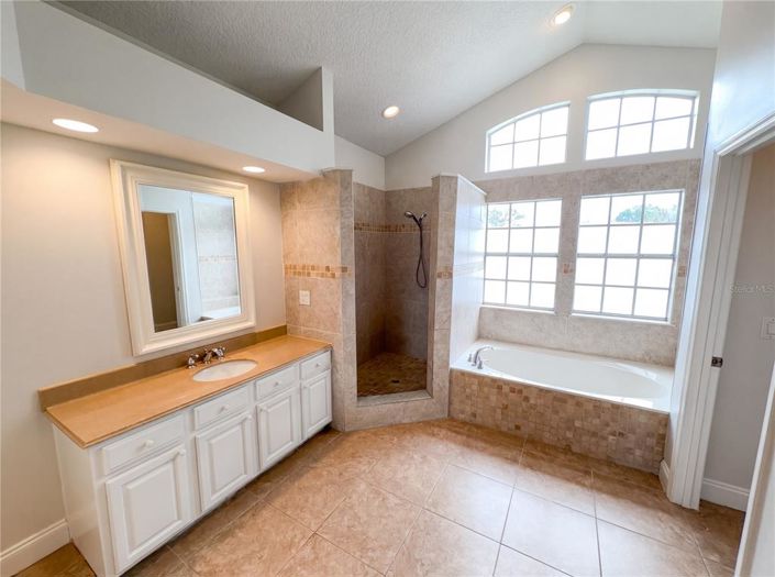 Image No.17-4 Bed House for sale