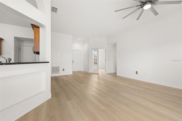 Image No.8-3 Bed House for sale