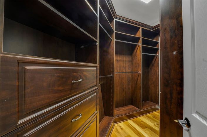 Image No.48-5 Bed House for sale