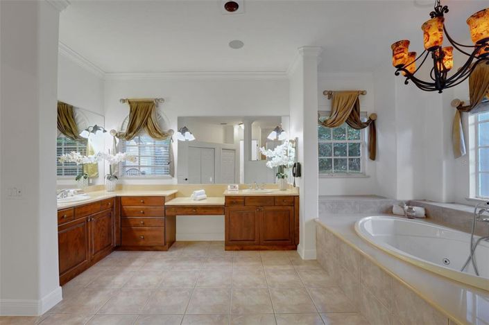 Image No.50-5 Bed House for sale