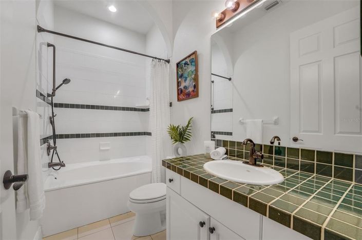 Image No.56-5 Bed House for sale