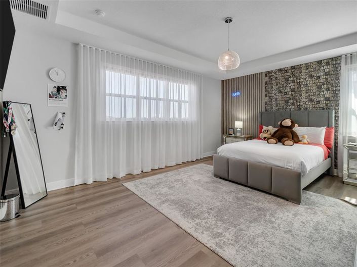 Image No.41-5 Bed House for sale