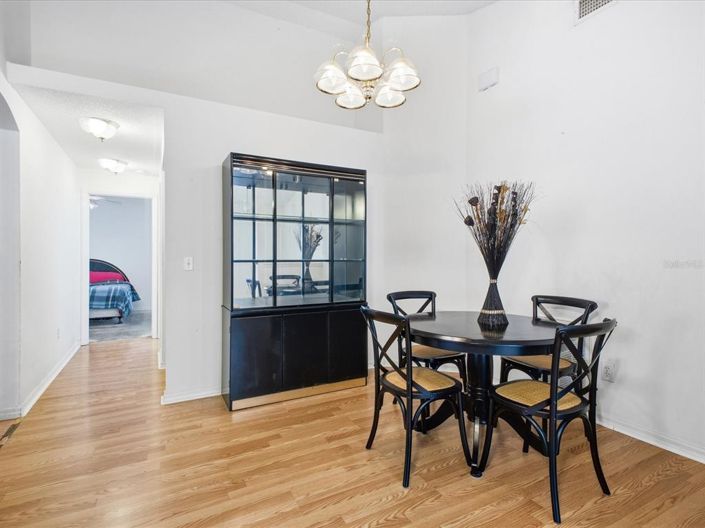 Image No.18-3 Bed House for sale