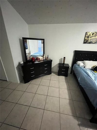 Image No.8-5 Bed House for sale