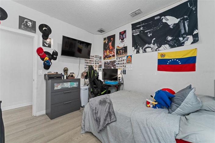 Image No.20-4 Bed House for sale