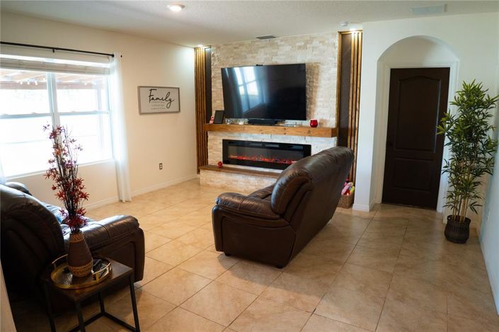 Image No.8-4 Bed House for sale