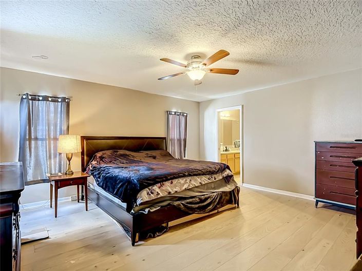Image No.30-4 Bed House for sale
